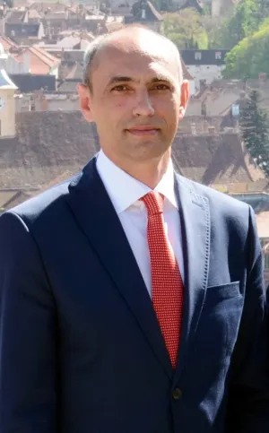 Protestatarii din România lăudaţi, cei din Franţa blamaţi 
