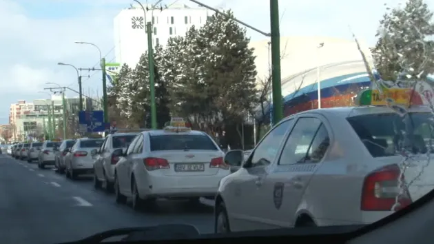 Taximetriştii au renunţat la a doua zi de proteste