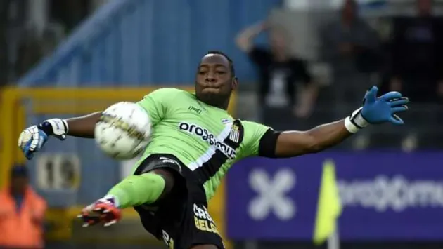 Parfait Mandanda a semnat cu Dinamo. Al 15-lea jucător adus de Mircea Rednic