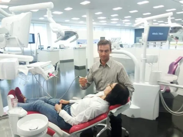 Ziua vinde aparate medicale, noaptea se antrenează pentru curse