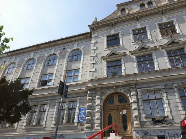 Primăria Braşov începe negocierile finale pentru preluarea Liceului de Muzică