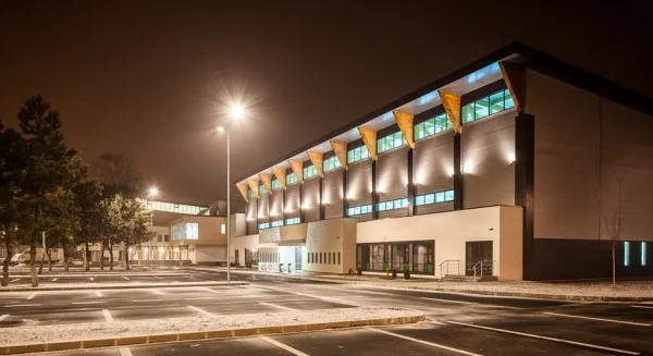 Primăria plăteşte 2,25 milioane de lei pentru a omologa internaţional bazinul de la Gară. Va deveni a doua piscină olimpică din ţară cu o astfel de certificare