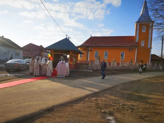 Biserica renovată din Luţa a fost resfinţită