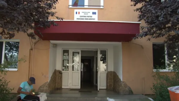 MUIEŢI ÎS POSMAGII?... Nu voiau nici măcar să-şi cureţe camera în care dormeau pentru mâncarea pe care o primeau