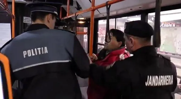 Atenţie la exhibiţioniştii care îşi fac de cap prin autobuzele şi parcurile din Braşov