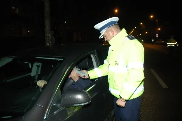 N-au mai aşteptat Poliţia: Șoferii au oprit un „coleg” de drum pentru că era beat