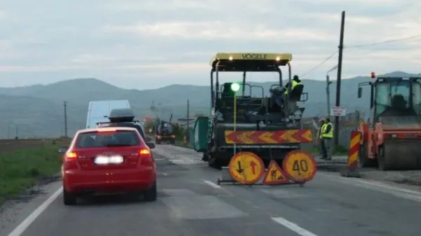 Drumarii încep lucrările la intersecţia dintre DN 1 şi drumul spre aeroport