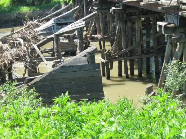 Începe construcţia podului din beton de la Hălmeag Noul. E proiectat pentru 50 de ani şi costă 6,1 milioane lei