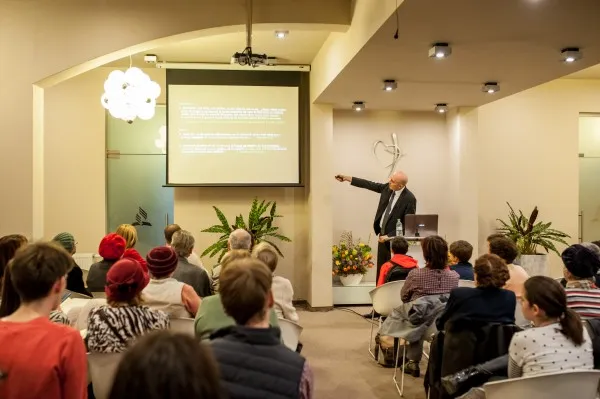 Un centru de sănătate bazat pe detoxifiere şi alimentaţie vegană în Braşov