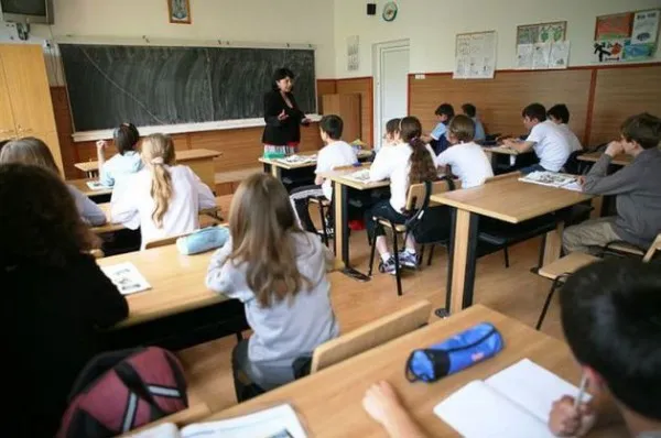 Prezenţă de peste 95% la simularea examenului de Evaluare Naţională