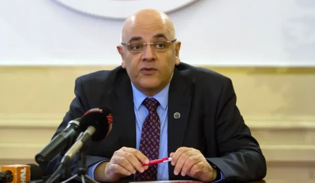 Arafat şi noul „plic”: Doar ciocolată, flori sau cărţi
