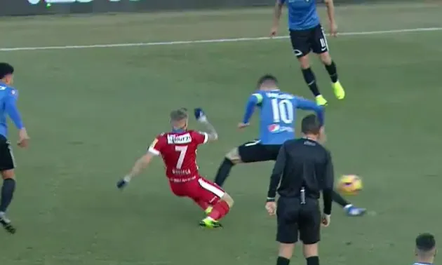 Ianis Hagi recunoaşte şi nu prea, faultul asupra lui Golofca