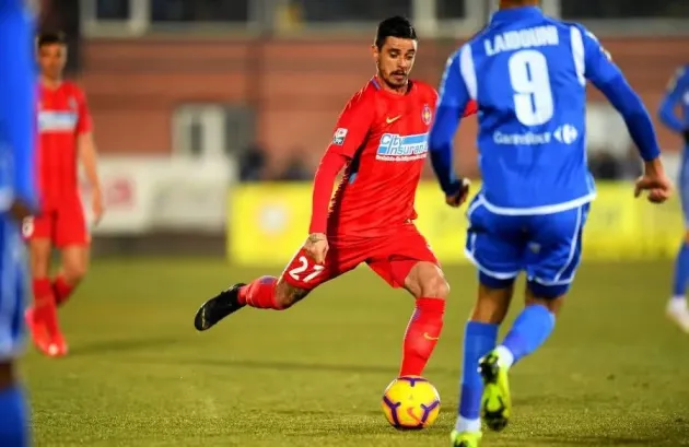 Gigi îi recomandă lui Stoian să îşi respecte contractul