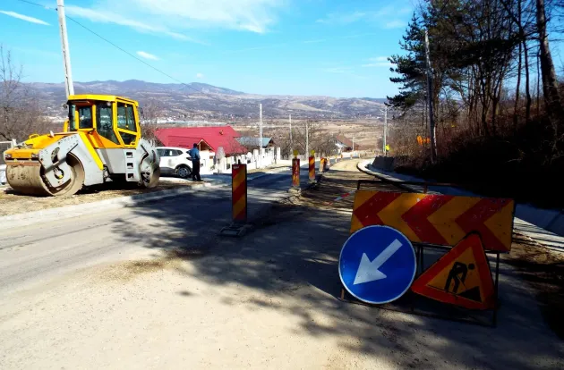 Două tronsoane de pe DN 10 Buzău - Braşov, consolidate şi redate total circulaţiei