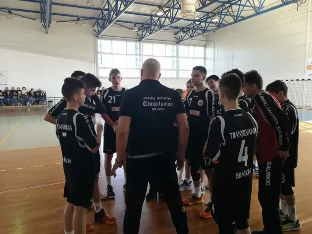 Juniorii 3 de la ACS Transilvania îşi continuă parcursul perfect