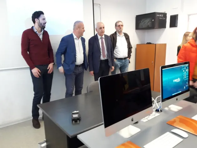 Laborator IT de ultimă generaţie, pentru studenţii de la Facultatea de Matematică-Informatică