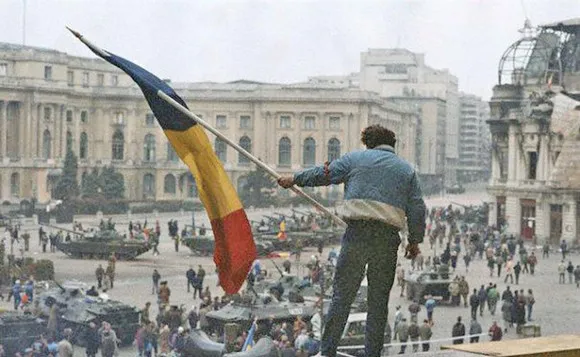 Revoluţia celor 3 vinovaţi