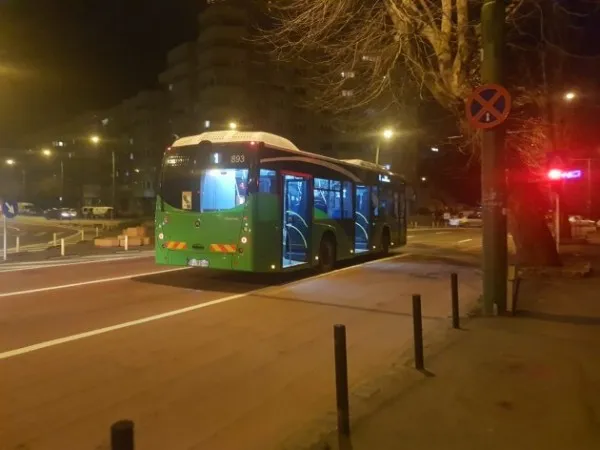 Apel de la RATBV: Ţineţi-vă  bine în autobuz