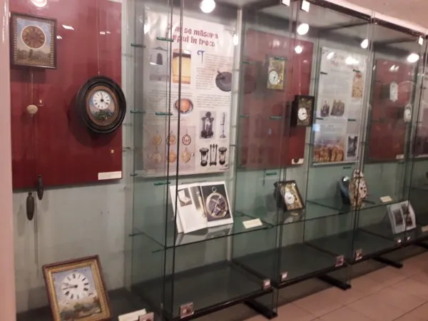 Timpul de altădată, în orar, minutar şi pendulă