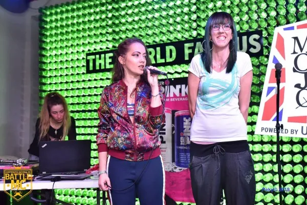 Ramona, fata cu venele de plastic. Concertele hip-hop i-au adus banii de care mai avea nevoie pentru operaţie 