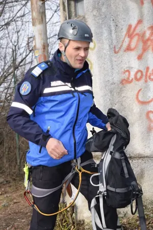 La 40 de ani a înălţat steagul României la 400 de metri, pe Tâmpa