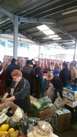 „Gătesc din piaţă”, în piaţă. Proiect inedit la Făgăraş