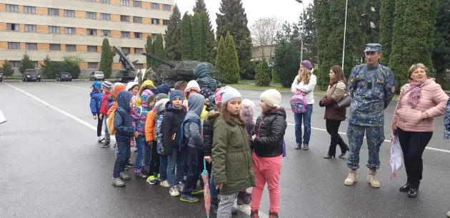 O zi unică pentru copiii din Braşov. „Maşinile de împuşcat” au fost ieri ale lor