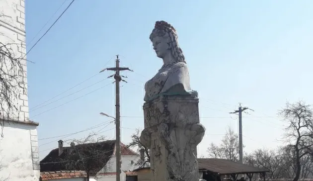 Singurul bust al Prinţesei Sissi din Transilvania, păstrat la Hălmeag