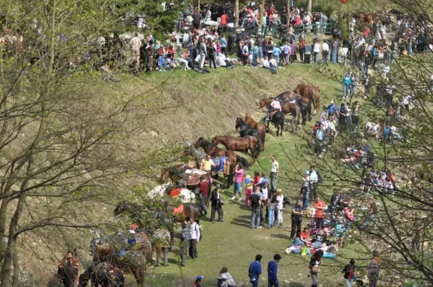 Primăria dispusă să plătească 63.000 de lei pentru un spectacol folcloric prilejuit de Parada Junilor. De Zilele Braşovului, nu se aude deocamdată nimic