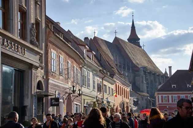 Două capitale în turism, Bucureşti şi Braşov