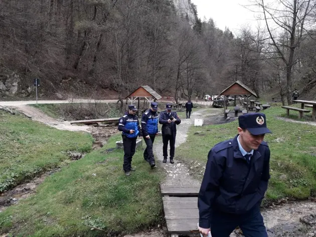 Sezonul de grătare, deschis și cu sfaturi de „cetățean civilizat”, la Pietrele lui Solomon, Iepure și pe Tâmpa