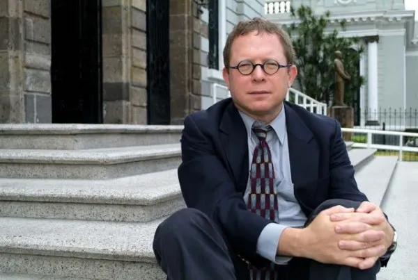 Despre Jorge Luis Borges şi cele două războaie mondiale, cu un important hispanist şi comparatist american