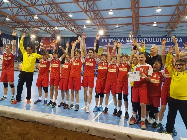 Două echipe de băieţi ale ACS Transilvania au intrat în turneul final