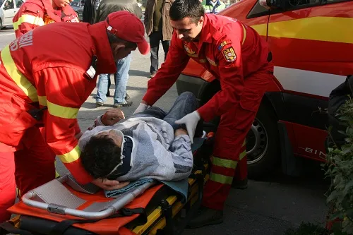 Femeie de 52 de ani, lovită de autocar în centrul Branului