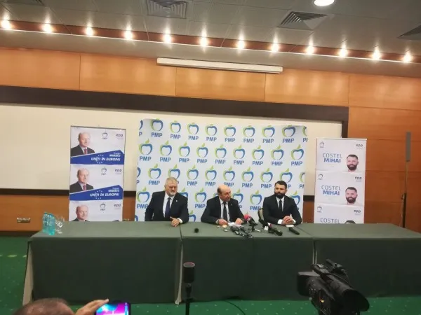 Băsescu, acum „antrenor”. Fostul preşedinte „jucător” a explicat la Braşov de ce deschide lista de candidaţi a popularilor pentru Parlamentul European