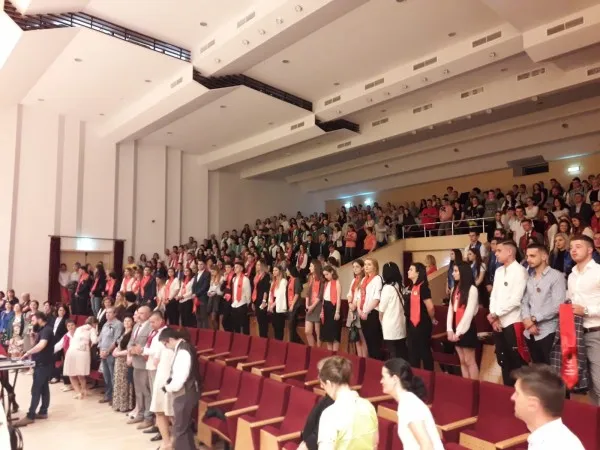 Ultimul clopoţel pentru „unirişti”. Denisa Andreea Vlad, şefa promoţiei 96