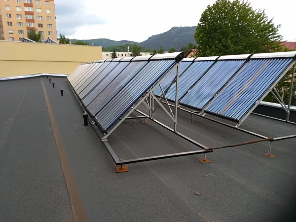 Serviciul de termoficare începe să producă energie verde. Locuitorii dintr-o zonă a cartierului Astra vor avea apă caldă de la panouri solare