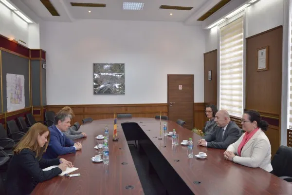 Ambasadorul Georgiei a venit la Braşov şi pentru repatrierea osemintelor unui erou local