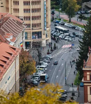 „Peisaj de conversaţie” în locul parcării din faţa Colegiului Unirea 