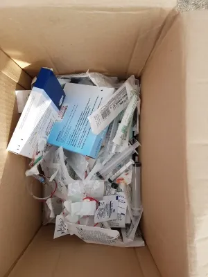 Seringi folosite, „uitate” în parcare
