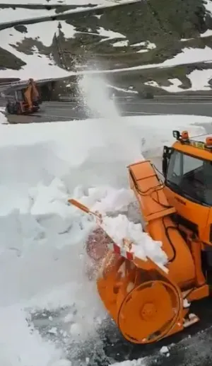 6 metri de zăpadă Transfăgărăşanul