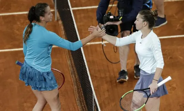 Halep a măturat cu Kuzmova, 6-0, 6-0!