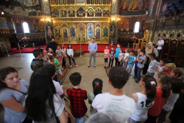 De trei ani, copiii din Triaj merg la „Căsuţa de la biserică”