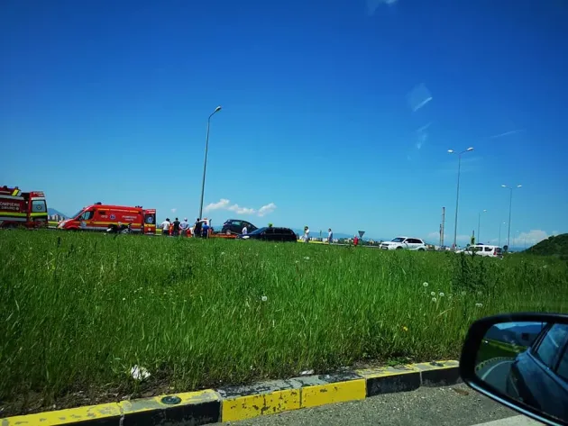 Impact motocicletă-maşină pe ocolitoare