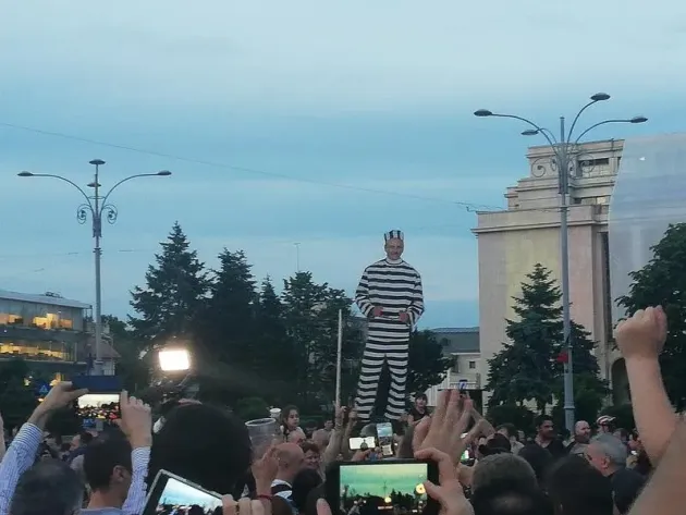 Cum s-a schimbat ţara în 24 de ore