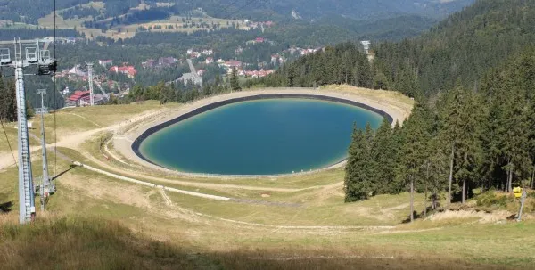 Reparaţii şi revizii de 900.000 lei pe domeniul schiabil din Poiana Braşov 