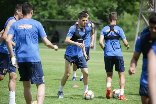 S-a mărit gaşca lui Rădoi