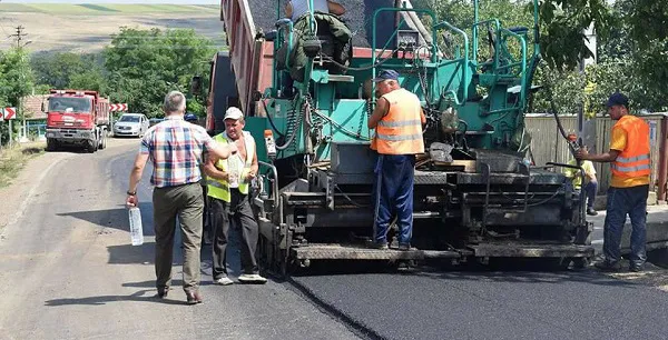 Drumarii braşoveni vor plăti peste 400.000 de lei pentru supravegherea asfaltărilor de pe şoselele care traversează judeţul