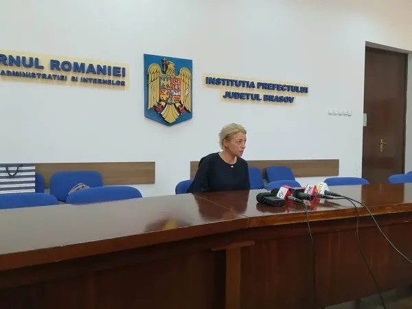 Se anunţă deja o vară plină la Paşapoarte, dar nu atât de „fierbinte ca anul trecut”. Sfat: Evitaţi plata taxei prin internet banking