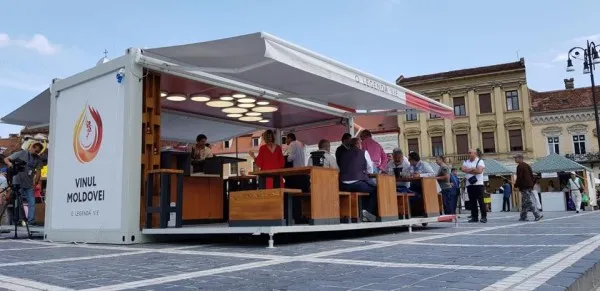 Republica Moldova se „prezintă” în Piaţa Sfatului